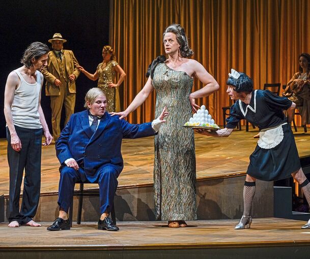 „Hotel Savoy“: Ein Sammelbecken schräger Typen.