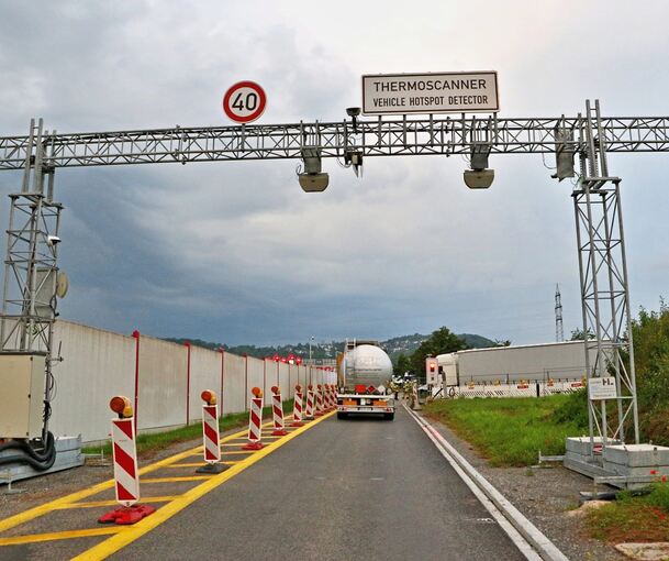 Im Rücken des Fotografen staute es sich bis auf die A 81 zurück.