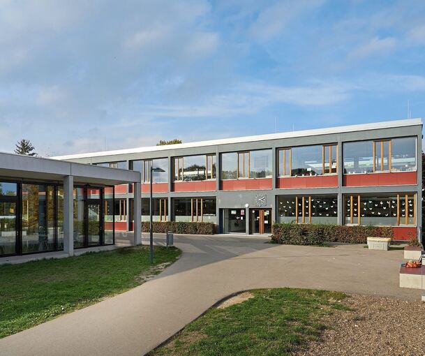 Die Schlößlesfeldschule läuft seit dem Schuljahr 2023/24 im verpflichtenden Ganztagesbetrieb.