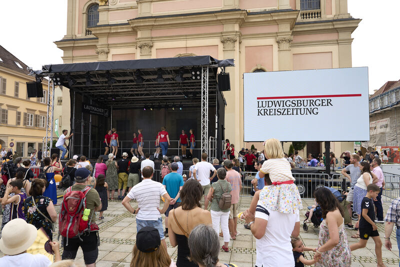 Nachmittags gestalten die Vereine das Programm.