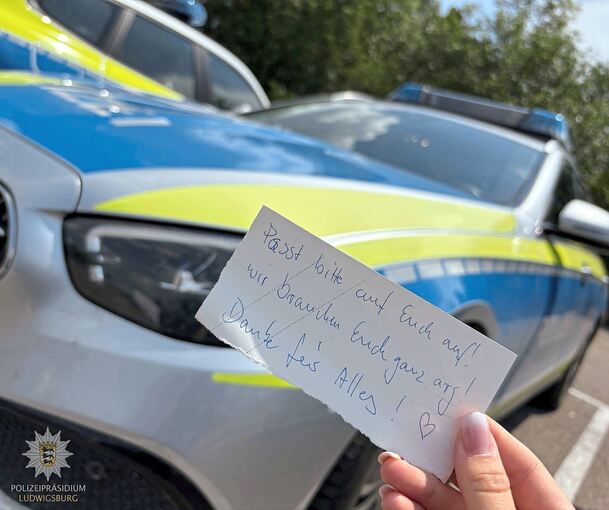 Diesen Zettel fand eine Beamtin an einem Streifenwagen in Schwieberdingen. Foto: Polizei Diesen Zettel fand eine Beamtin an einem Streifenwagen in Schwieberdingen.