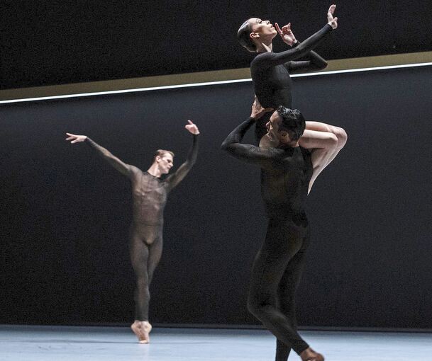 Organische Entfaltung der Tanzkunst: Ballettabend im Opernhaus.