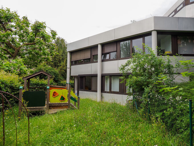 Verwaister Garten: Die Kita in der ehemaligen Wohnung der EH ist geschlossen, aber ein Familienzimmer bleibt. Foto: Holm Wolschendorf