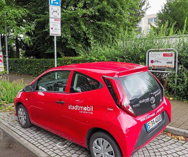 Ein Carsharing-Auto in der Comburgstraße in Ludwigsburg.