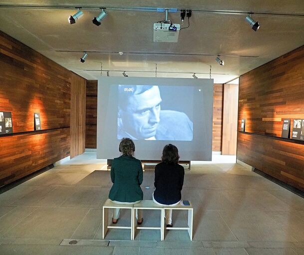 Anlässlich des 100. Geburtstags von Siegfried Unseld richtet das Literaturmuseum der Moderne dem Suhrkamp-Verleger ein Gedenkschau aus.