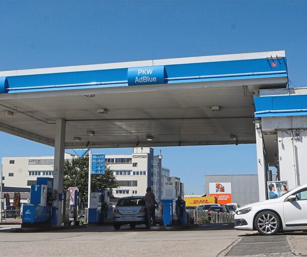 Bekommt eine Frischzellenkur: Tankstelle im Schwieberdinger Gewerbegebiet.