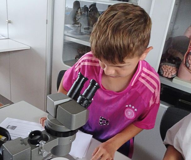 Vor und nach der Einweihung wurde wieder gewerkelt, geforscht oder geturnt.