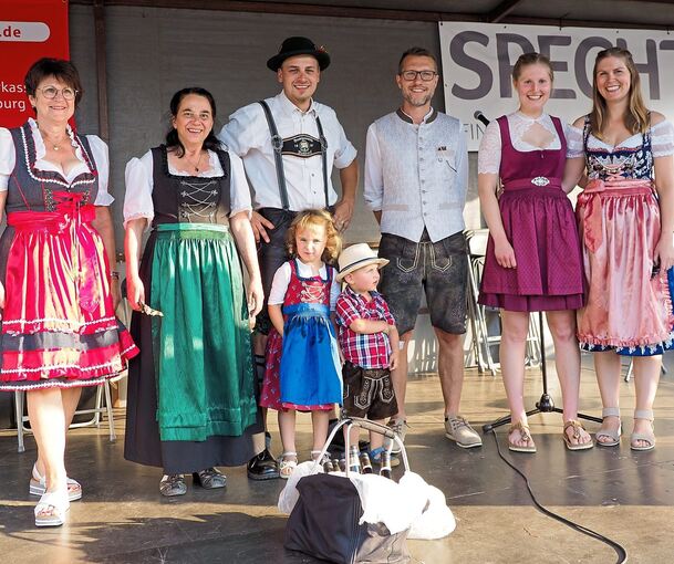 Erstmals werden die schönsten Trachten prämiert. Vor allem den Kleinen ist der Applaus sicher.