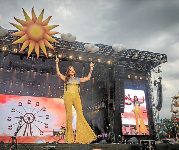 „Wenn Du mich willst, dann küss mich doch“: Andrea Berg beim Heimspiel.