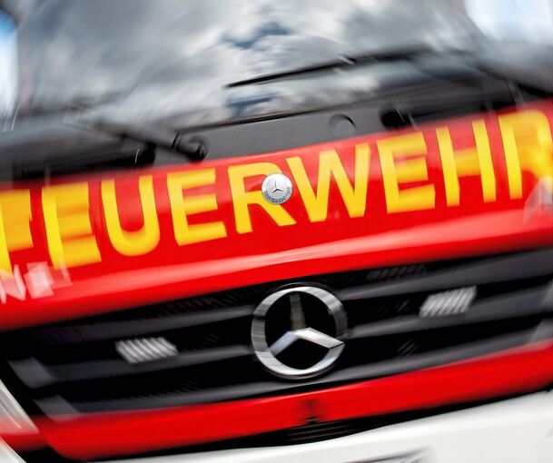 Bei allen drei Brände rückte die Feuerwehr aus. Symbolbild: Hauke-Christian Dittrich/dpa