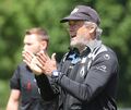 Gibt beim SGV Freiberg seit Januar 2023 den Takt vor: Trainer und überzeugter Kappenträger Roland Seitz. oto: Baumann