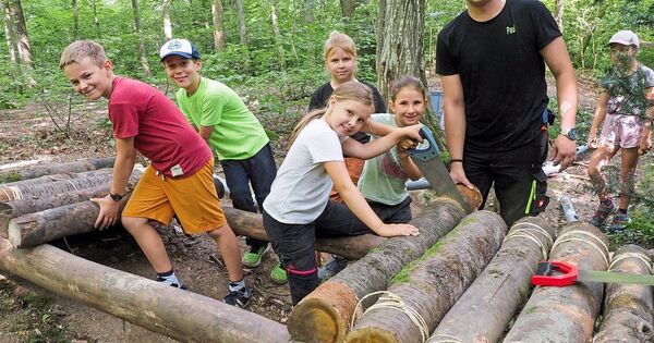 Der Wald ist der perfekte Spielplatz für 180 Kinder