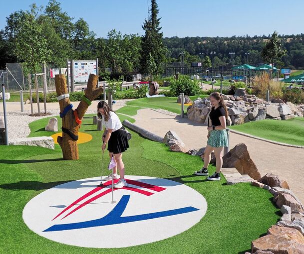 Beim Adventure Golf in Vaihingen wird nicht auf beton, sondern auf Kunststoff gespielt.
