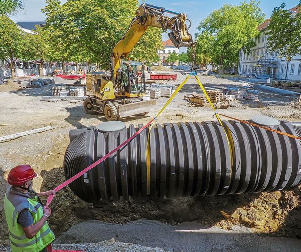 Arsenalplatz: Die Zisterne wird in einer 4,50 Meter tiefen Grube versenkt.