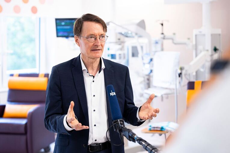 Bundesgesundheitsminister Lauterbach besucht Kinderkrankenhaus Bundesgesundheitsminister Lauterbach besucht Kinderkrankenhaus