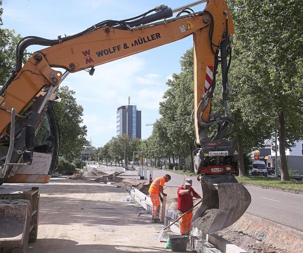 Im vergangenen Sommer war bereits ein Abschnitt der B27 gesperrt, in eine Fahrtrichtung wurde der Verkehr umgeleitet, mit erhebl Im vergangenen Sommer war bereits ein Abschnitt der B27 gesperrt, in eine Fahrtrichtung wurde der Verkehr umgeleitet, mit erheblichen Folgen.