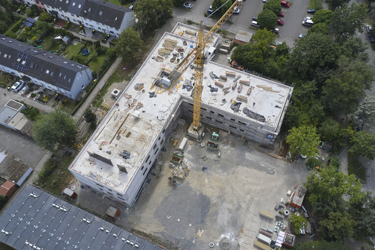 Die Tammer Schule aus luftiger Höhe.