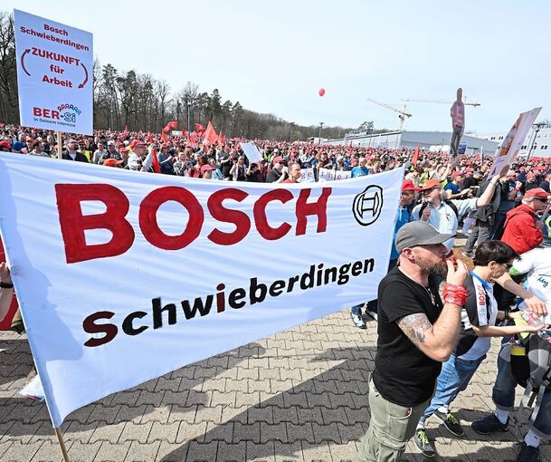 Im Mai hatten zahlreiche Beschäftigte in Gerlingen gegen den geplanten Stellenabbau protestiert.