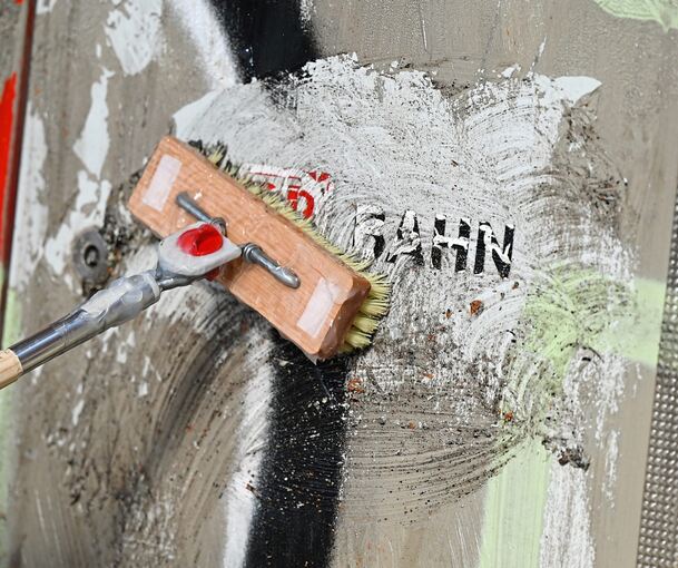 Das Entfernen von Graffiti ist aufwendig und teuer. In Erdmannhausen reagiert die Verwaltung jetzt mit Schutzbeschichtungen.