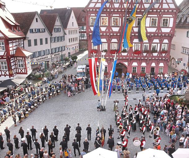 Der Auftritt der Kapellen auf dem Markgröninger Marktplatz ist Augen- und Ohrenschmaus.