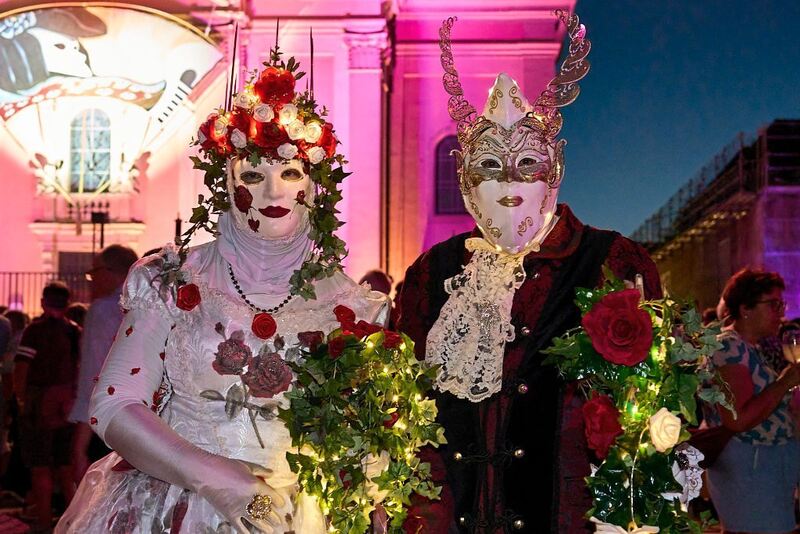 Ein Fest für alle Masken-Fans.