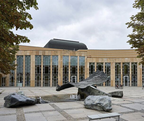 Die gläserne Fassade des Forums animierte einst Kritiker zum Gespött über die „Maultaschen-Met“.