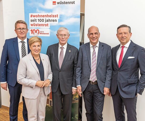 Festakt zum 100-Jährigen, im Bausparmuseum des Gründungsorts: Bernd Hertweck, Vorstandsvorsitzender der Wüstenrot Bausparkasse, von links), Nicole Ravazi (Ministerin für Landesentwicklung und Wohnen), der ehemalige Bundespräsident Horst Köhler, Timo