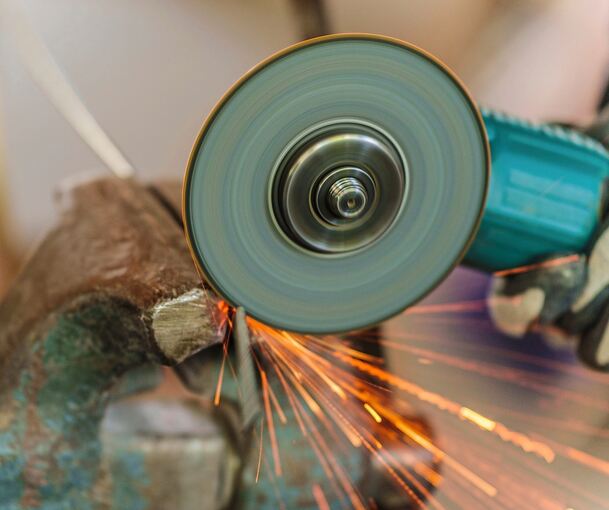 Die Diebe stahlen unter anderem drei Trennschleifer.