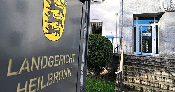 Der heute 46-Jährige muss sich seit Mitte Dezember wegen versuchten Mordes an seiner Ex-Freundin vor dem Landgericht verantworten.