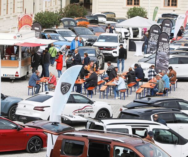 6000 Besucher, schätzt Wochenblatt-Verleger Markus Ketterer, kamen an beiden Tagen ins Schloss.