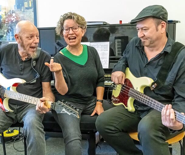 Probenbesuch bei der Bürgertheater-Band: Alexander Mahr, Ute Kabisch und Jürgen Traub (von links).