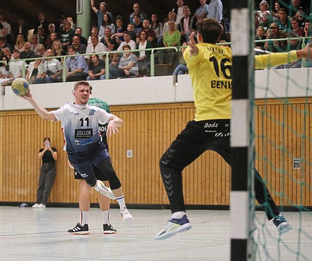 Bönnigheims Yannik Herter erzielt hier einen seiner sieben Treffer im Derby gegen den Verbandsliga-Aufsteiger TSV Asperg.