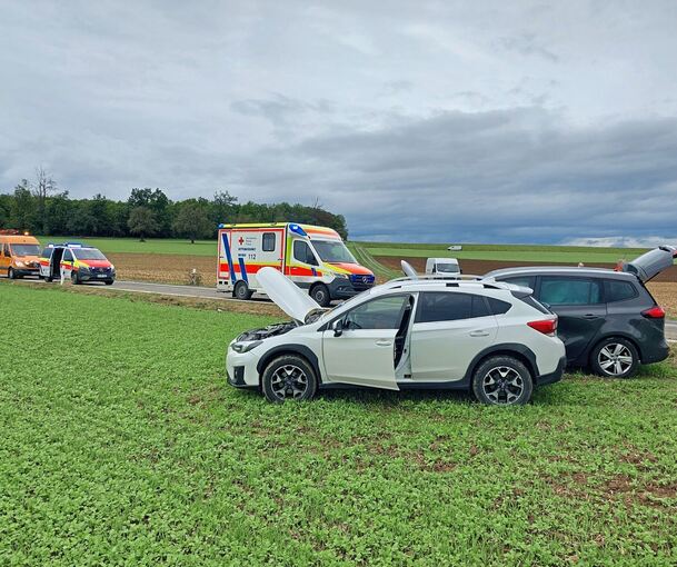 Die beiden Unfallwagen an der Straße zwischen Hemmingen und Hochdorf.