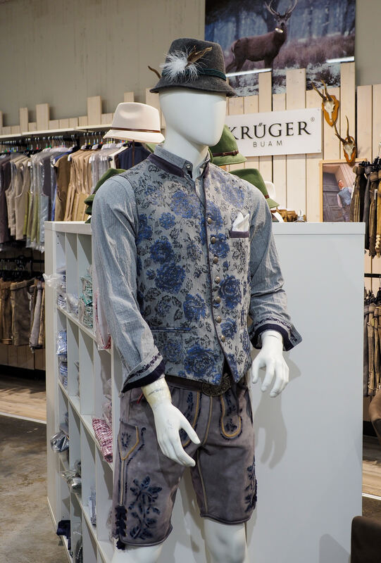 Ton in Ton und mit Blumenmuster. Da bleibt kein Platz für ein kariertes Hemd.