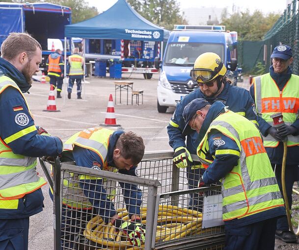 Fünf Ortsverbände aus Ludwigsburg, Böblingen, Stuttgart, Leonberg und Mühlacker haben am Samstag in Schwieberdingen gemeinsam ein Feldlager aufgebaut.