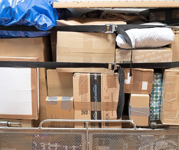 Pakete wie diese werden an den fünf Tagen im Marstall verkauft.