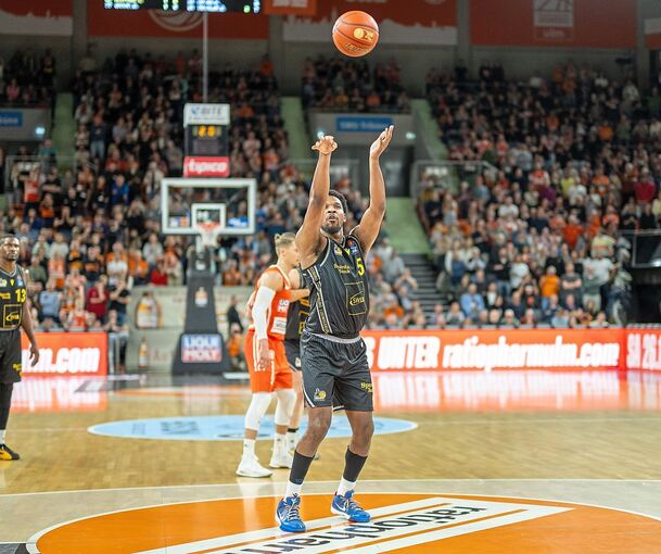 Die letzte Chance: Justin Simon verwirft den letzten Freiwurf.