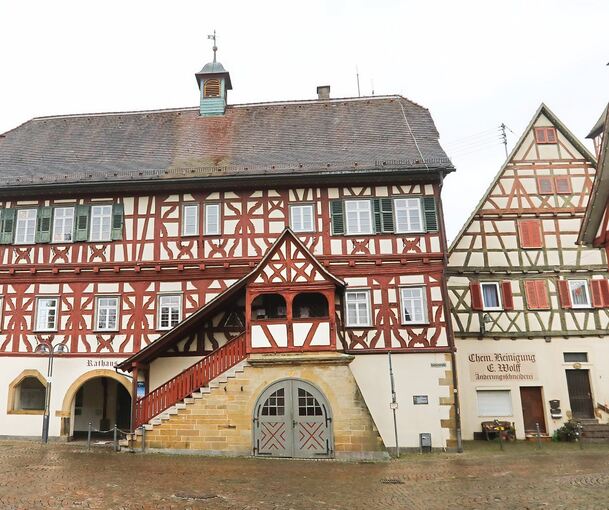 Auch das Steinheimer Rathaus taucht in dem Song auf.