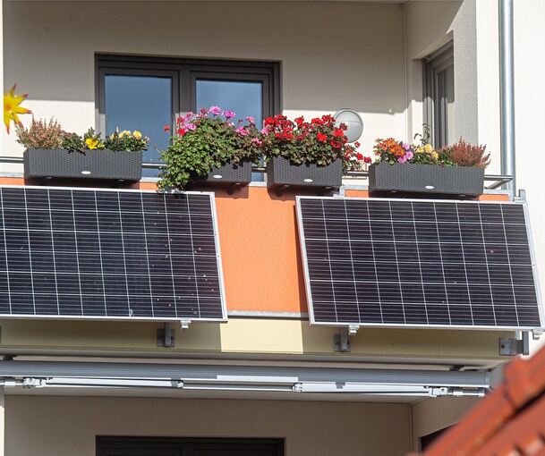 Solche kleinen Sonnen-Kraftwerke wie dieses werden für Bietigheim-Bissinger Bürger mit geringem Einkommen ab 2025 gefördert.