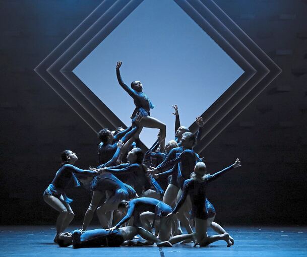 Brennende Aktualität: Die Choreografie „Troja“.