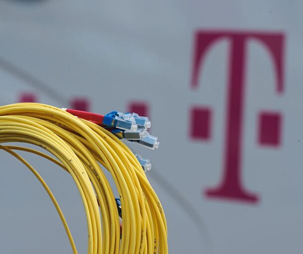 Bis 2030 soll es in der Region Stuttgart flächendeckend Glasfaseranschluss und damit die Möglichkeit von schnellem Internet geben. Symbol