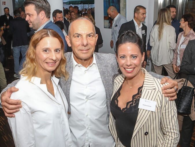 Strahlende Gesichter bei der Eröffnung: Prokuristin Katja Bärlin-Greiner (links) und die Geschäftsführung Siegfried und Kristina Greiner.