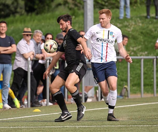 Pleidelsheims Giovanni Cardinale (links) nimmt seine Rolle im Abwehrzentrum ernst.