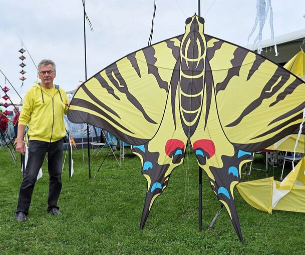 Ton in Ton: Michael Kownatzki und sein selbst genähter Segelfalter.