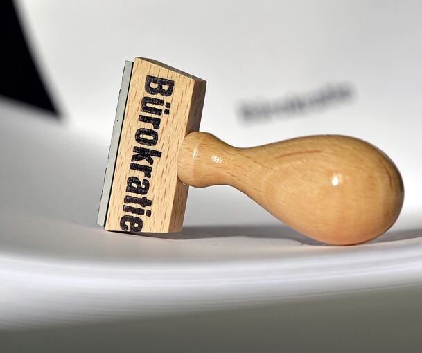 So manchmal drücken Behörden Projekten einen ganz eigenen Stempel auf, hoffentlich aber immer ganz nach Vorschrift...