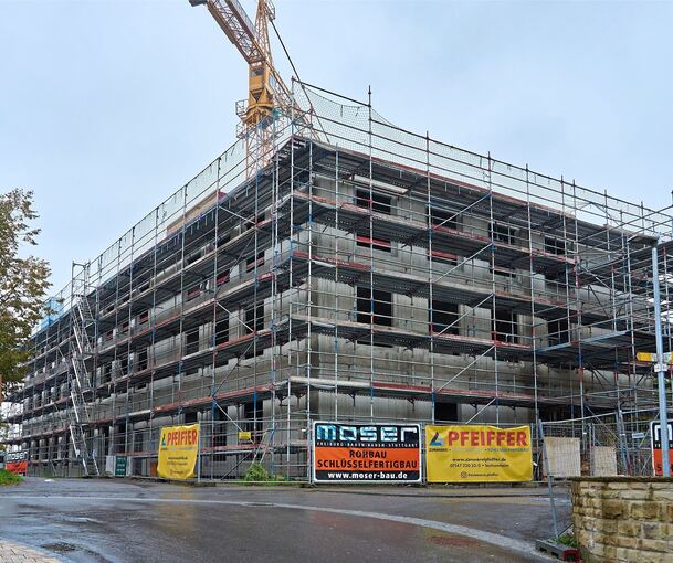 Seit mehr als einem Jahr wird am Schulweg in Besigheim gebaut. Am Freitag wird Richtfest gefeiert.