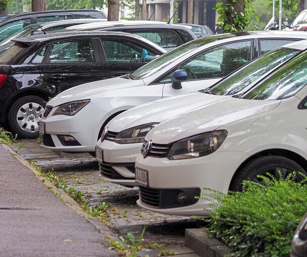 Im Marbacher Stadtteil Hörnle sorgt die Suche nach einem Parkplatz immer wieder für Stress - wie in vielen anderen Städten auch (hier: Ludwigsburg).