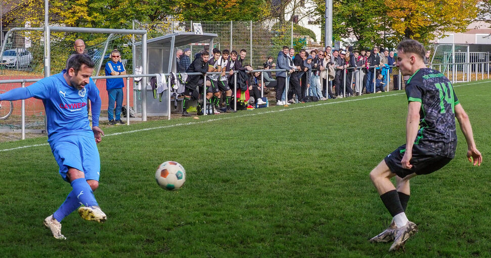 Mundelsheim (in blau) hatte es schwer gegen die Benninger Spieler.