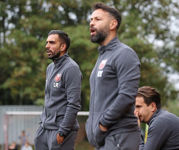 So gut wie immer auf einer Linie: Pflugfeldens Luis Rodrigues (links) und Asilhan Yildiz.