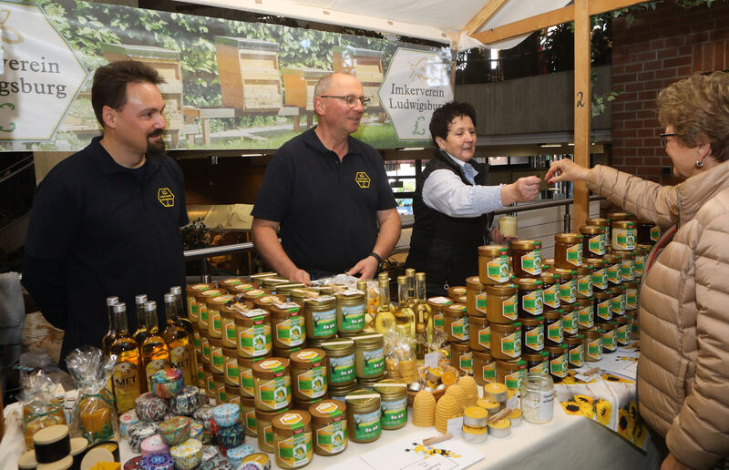 Heimische Honigprodukte bietet der Imkerverein Ludwigsburg an.